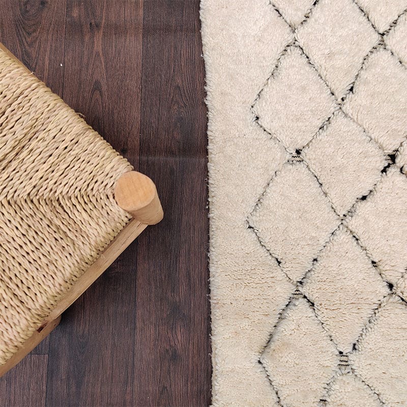 tapis artisanal blanc creusé noir berbère