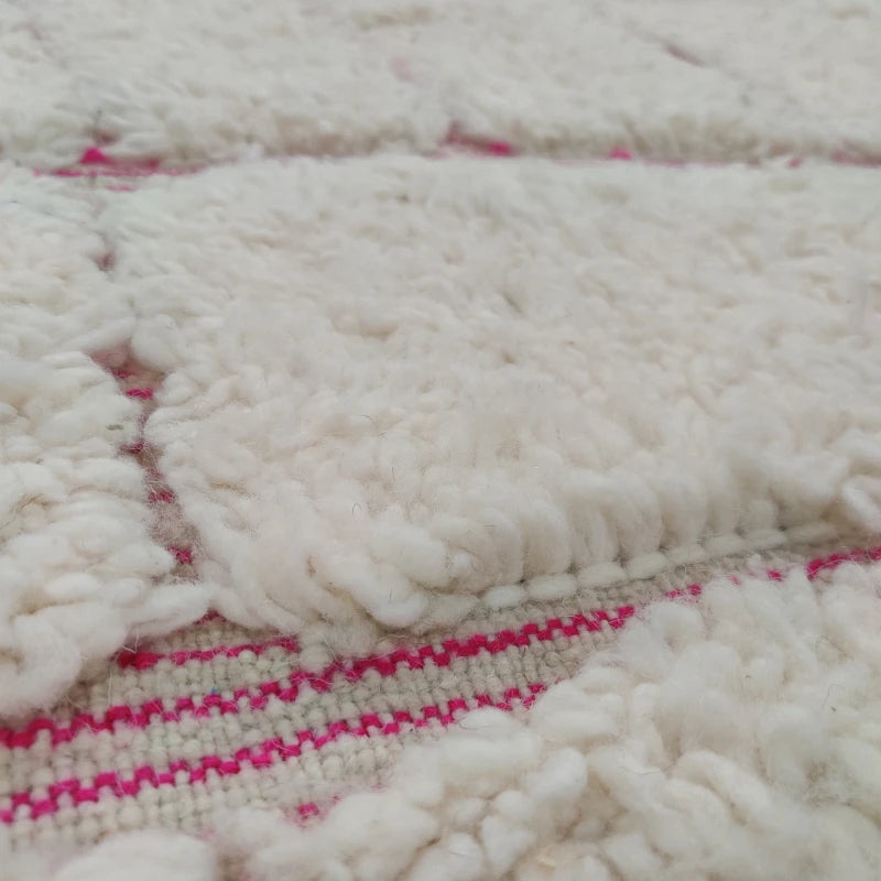 detail du tapis berbere graphique rose