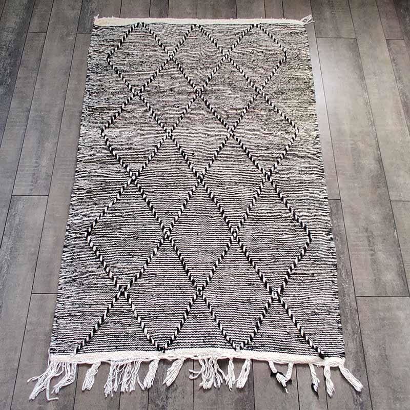 tapis fait à la main