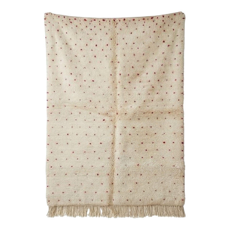 Tapis berbère en laine écrue, à pois roses somptueux, de style traditionnel avec des franges décoratives.