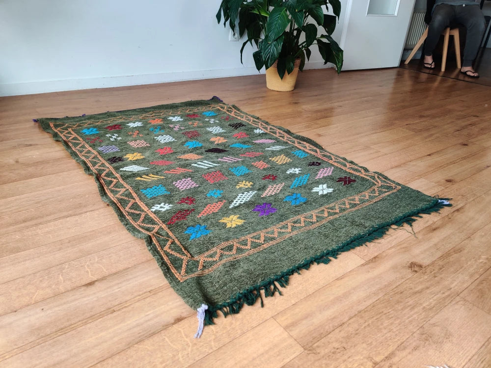 Tapis marocain vert bohème <br> 95x140 cm - MAZIR Décoration