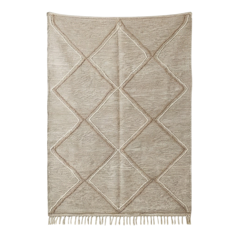 Tapis Zanafi gris beige, de motif losanges, avec des franges décoratives.