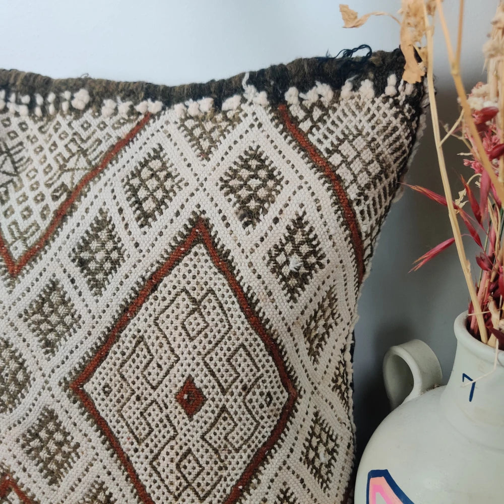 Vieux coussin Kilim blanc et noir vintage - MAZIR Décoration