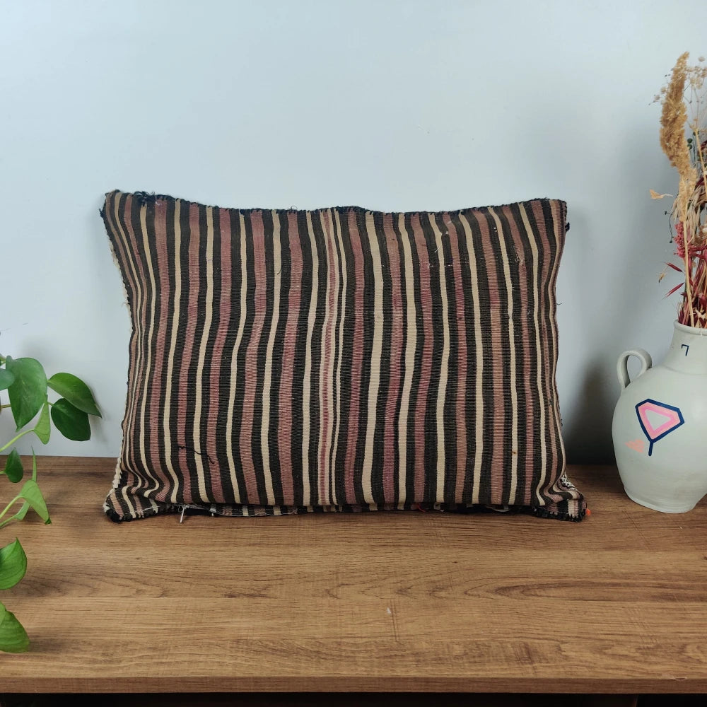 Vieux coussin Kilim blanc et noir vintage - MAZIR Décoration