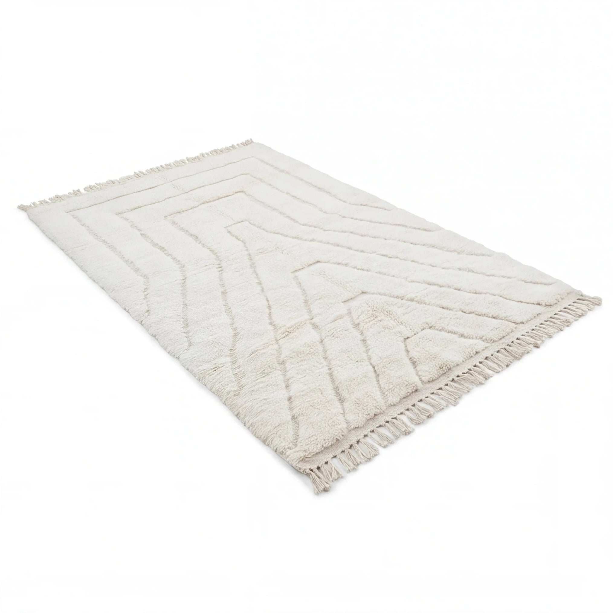 Tapis berbère écru motif graphique, vue de trois quarts