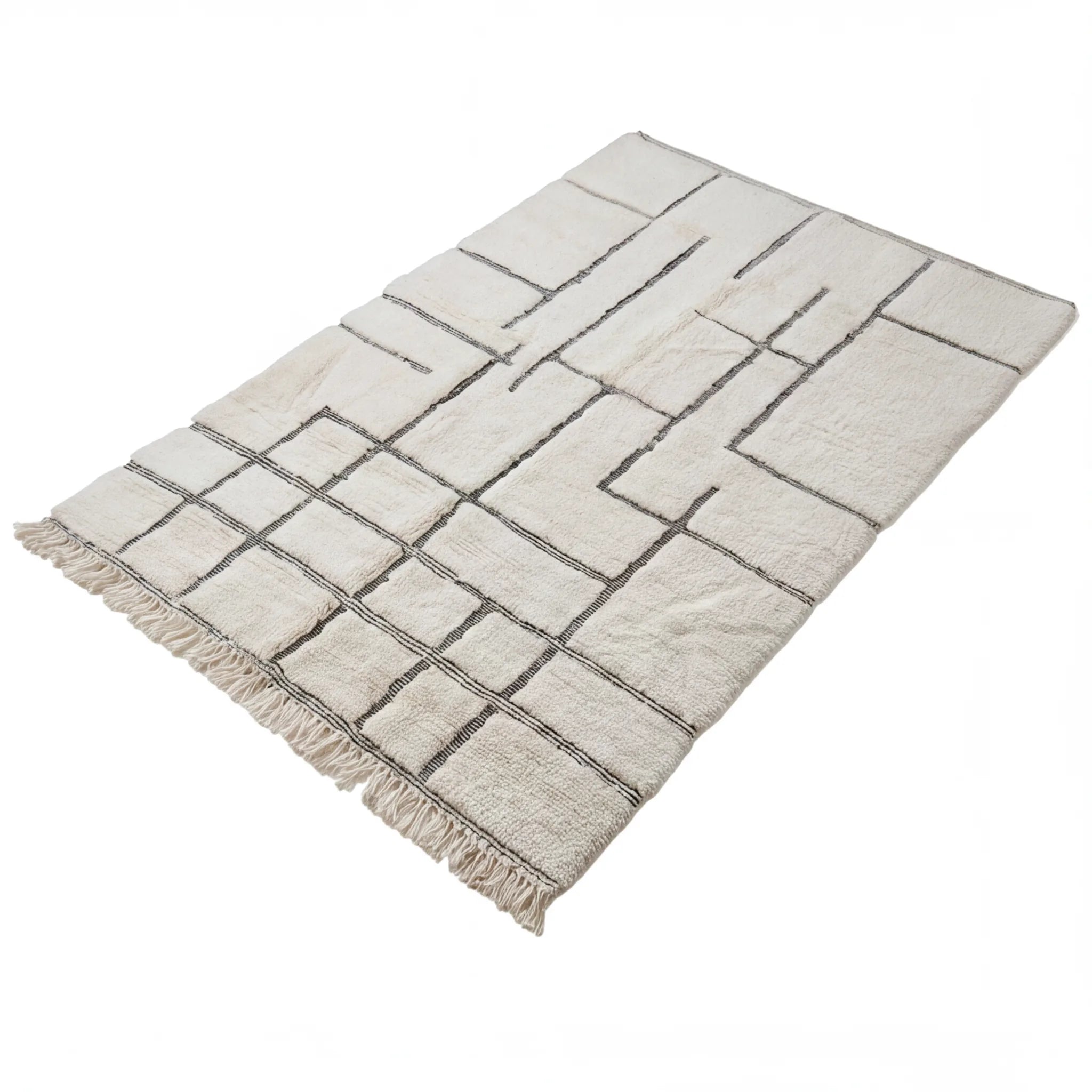 Tapis berbère écru blocs géométriques, vue de trois quarts