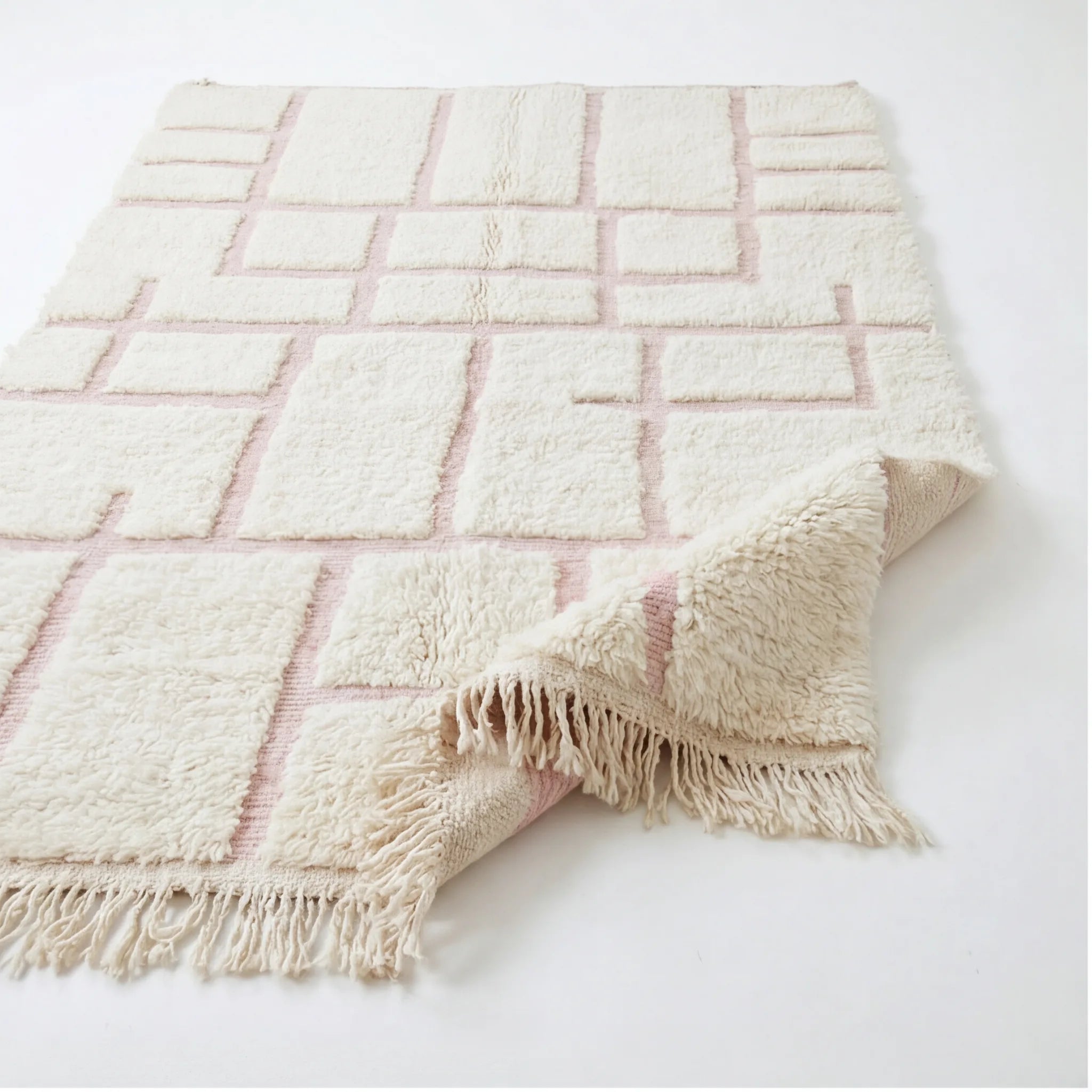 Tapis berbère Béni Ouarain écru à motifs roses 150x240 cm