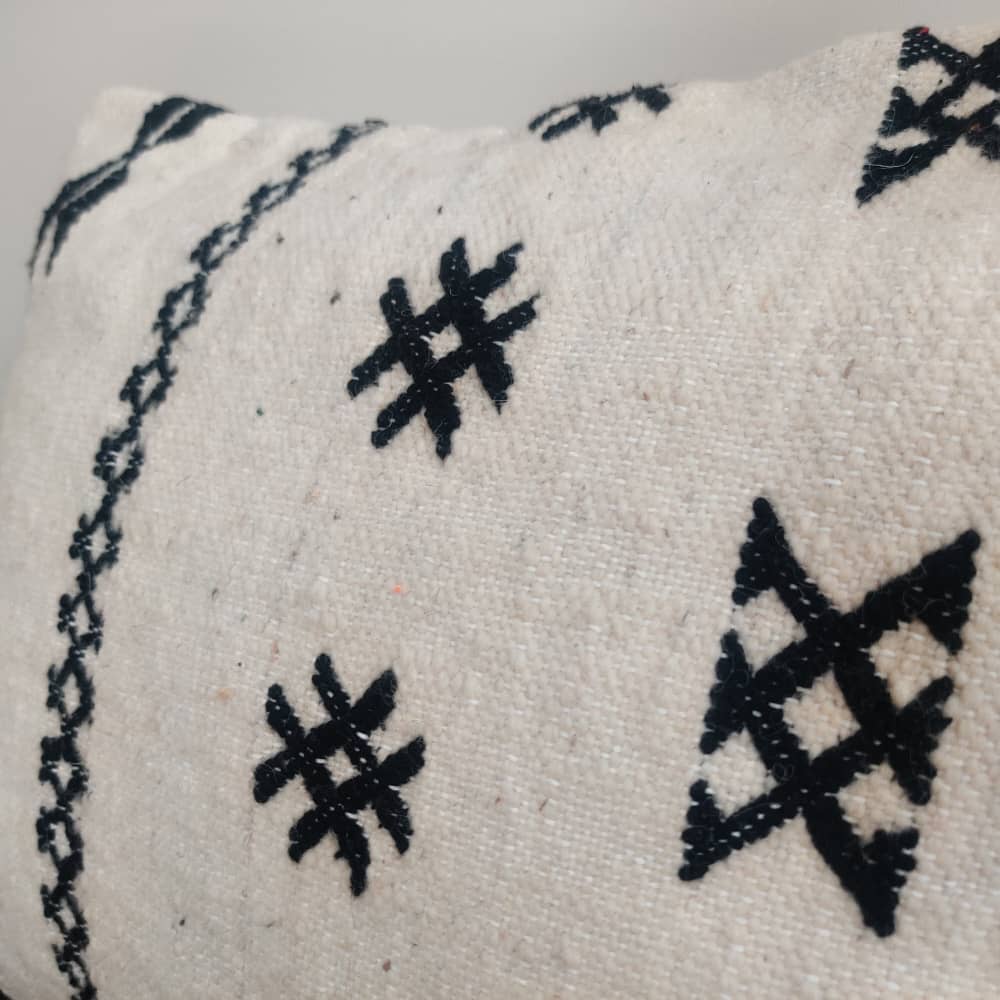 Coussin bohème harmonie noir et blanc | MAZIR Décoration