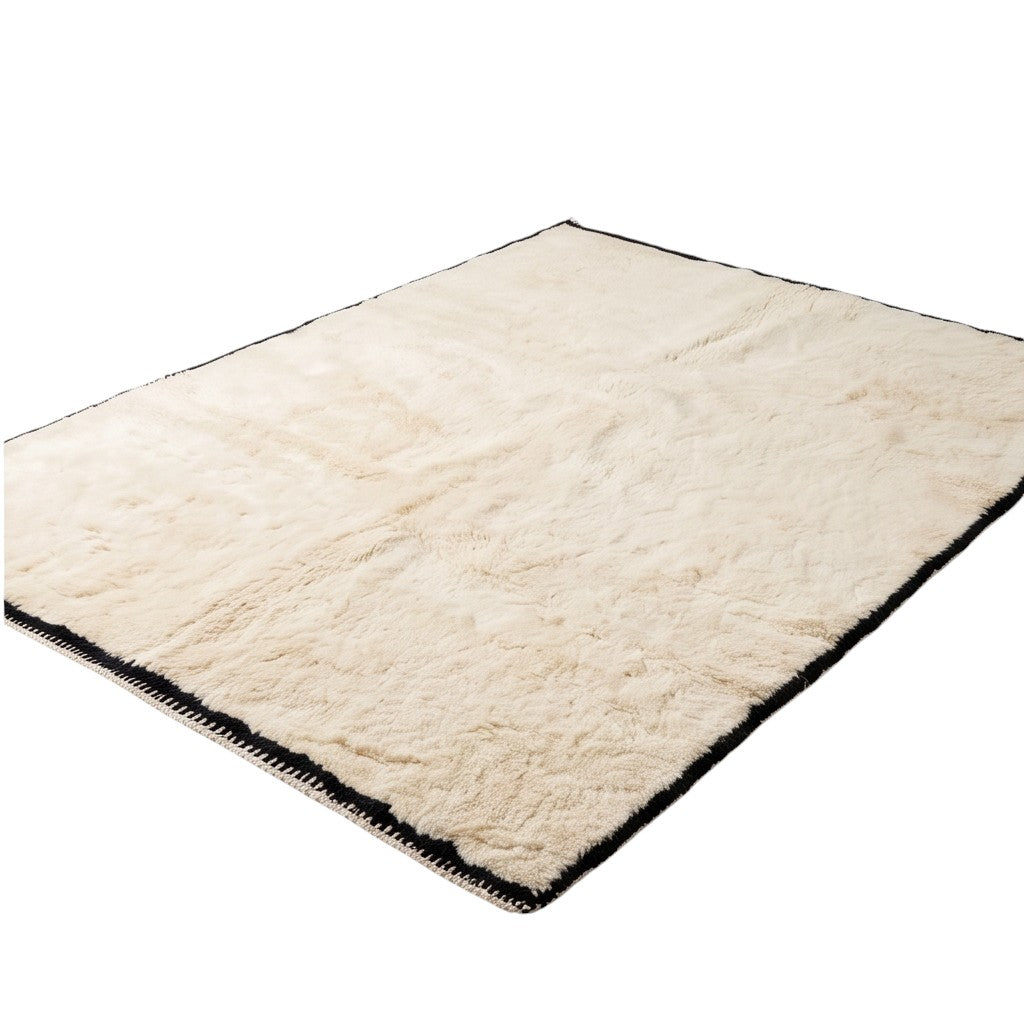 Tapis berbère uni bordure noir - Sur mesure