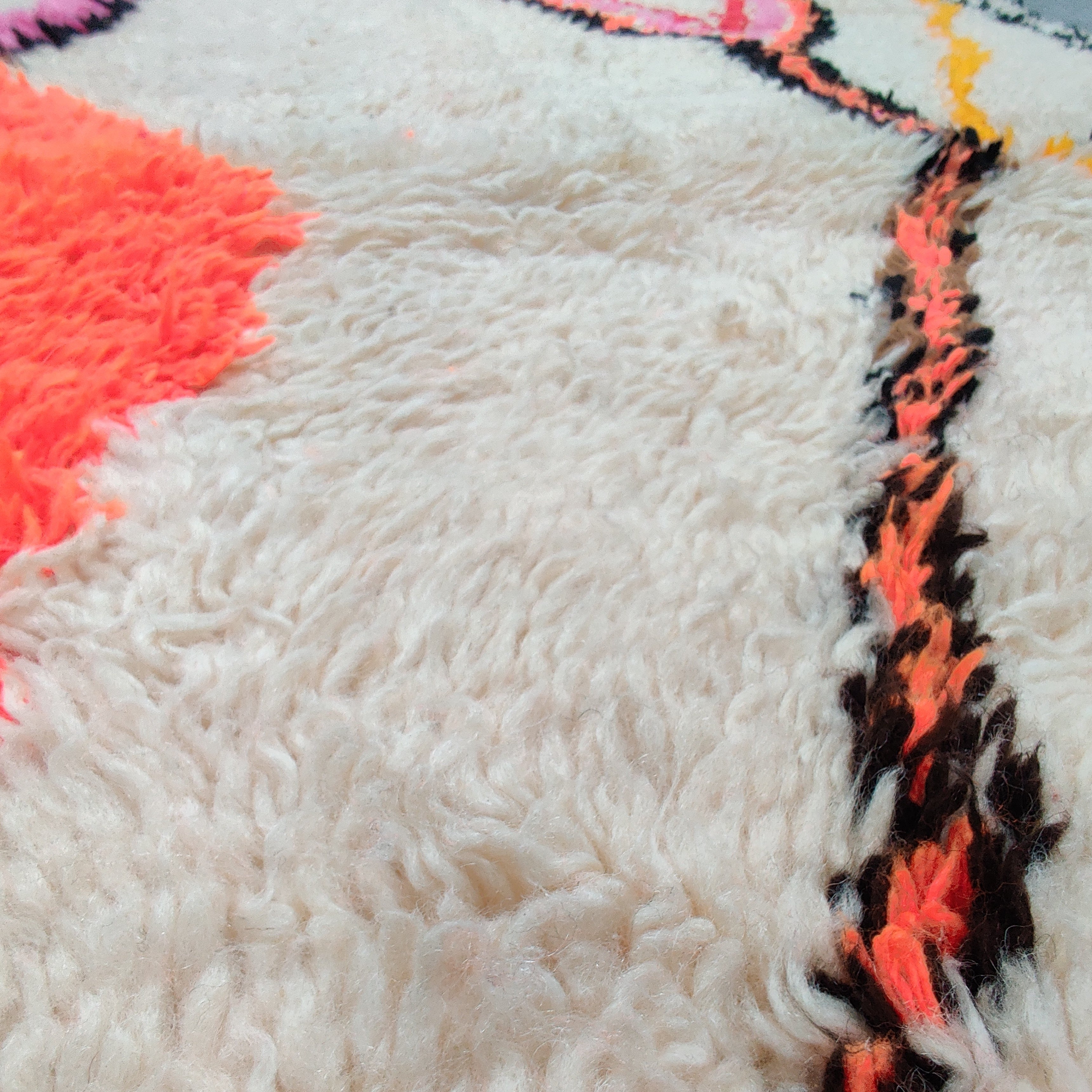 détail du tapis berbere coloré