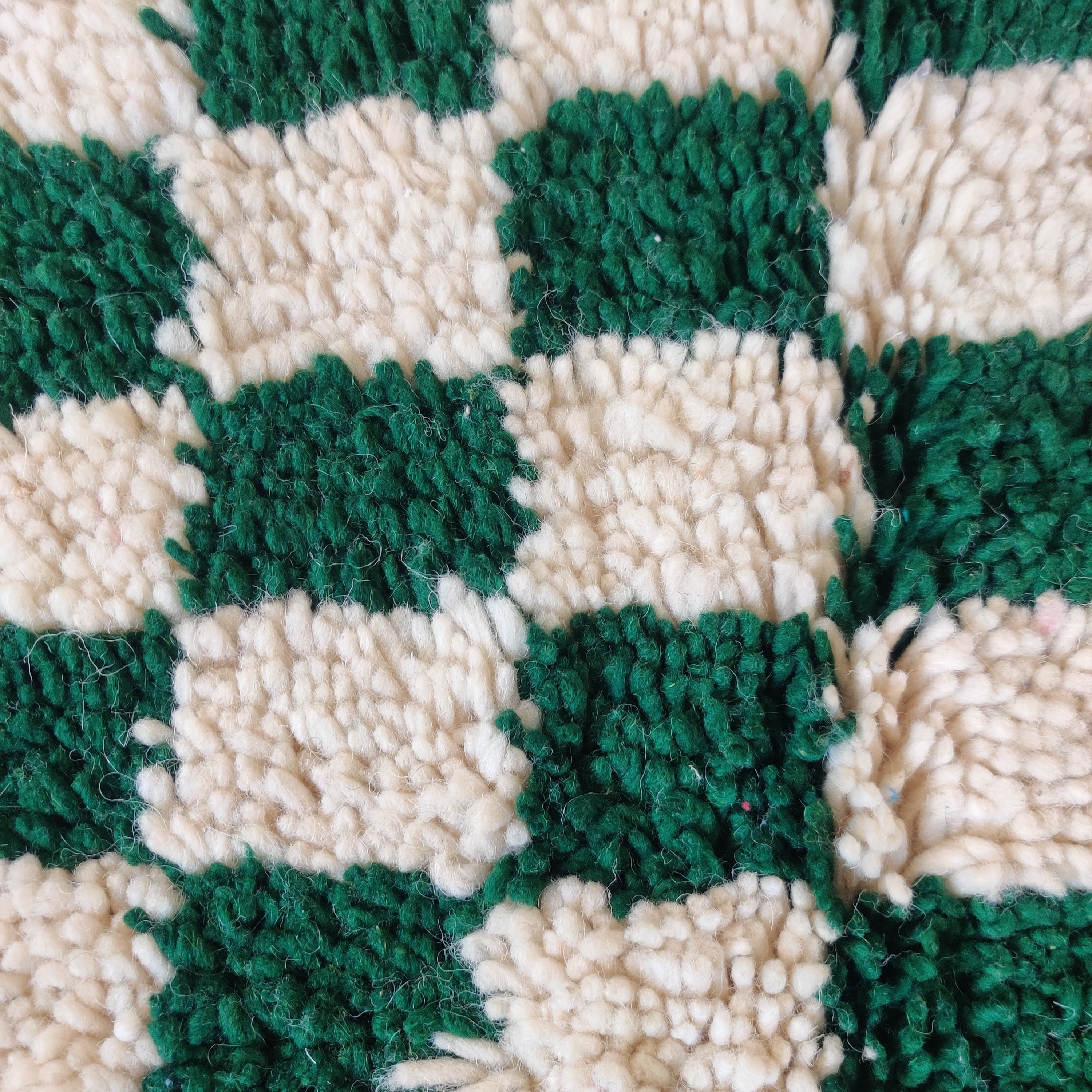 Petit tapis berbère carreaux verts