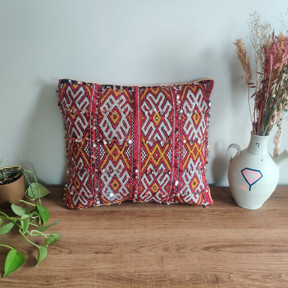 Coussin berbère kilim rouge sequins