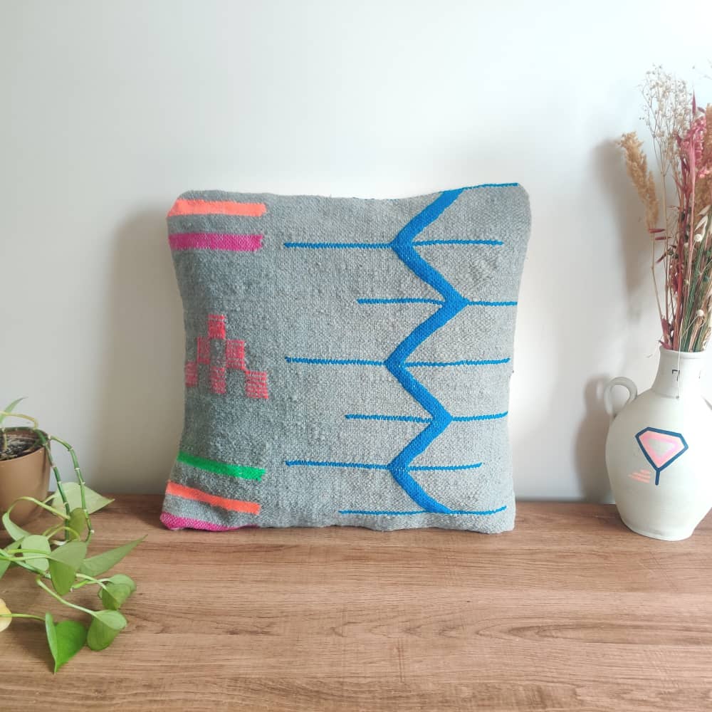 Coussin Kilim tribal gris