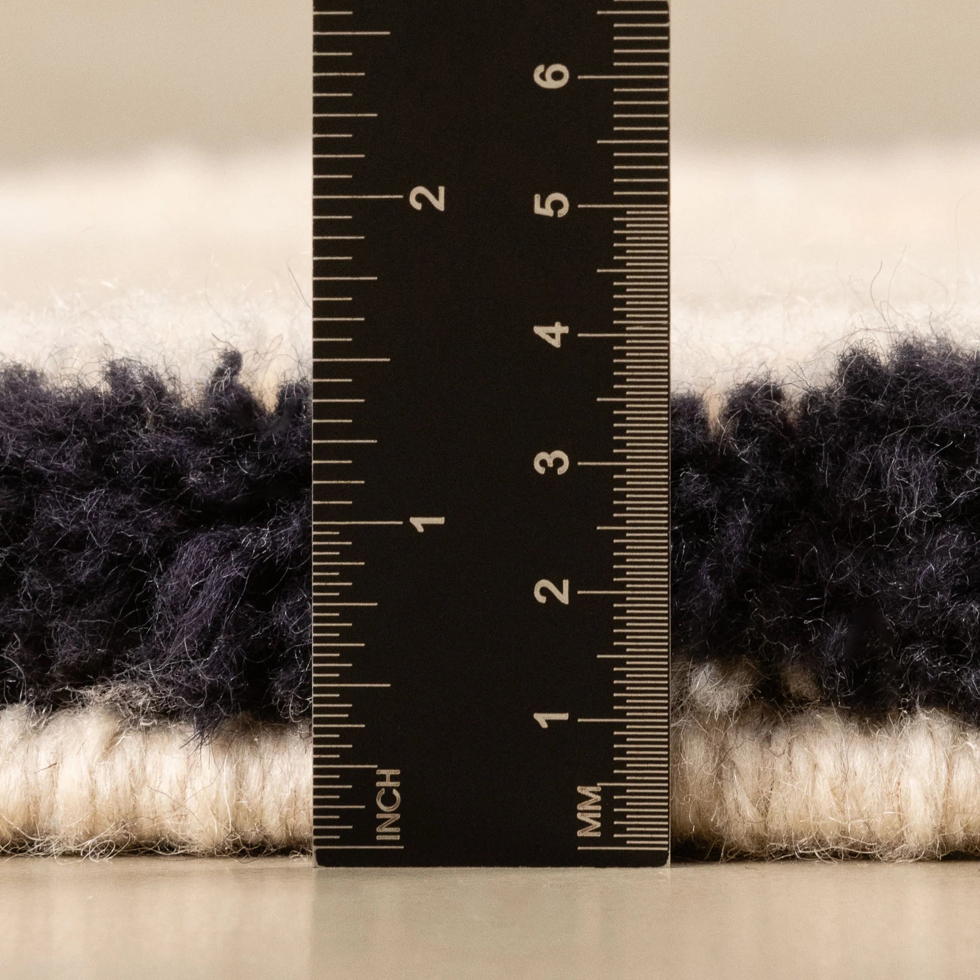 Tapis berbère uni bordure noir - Sur mesure