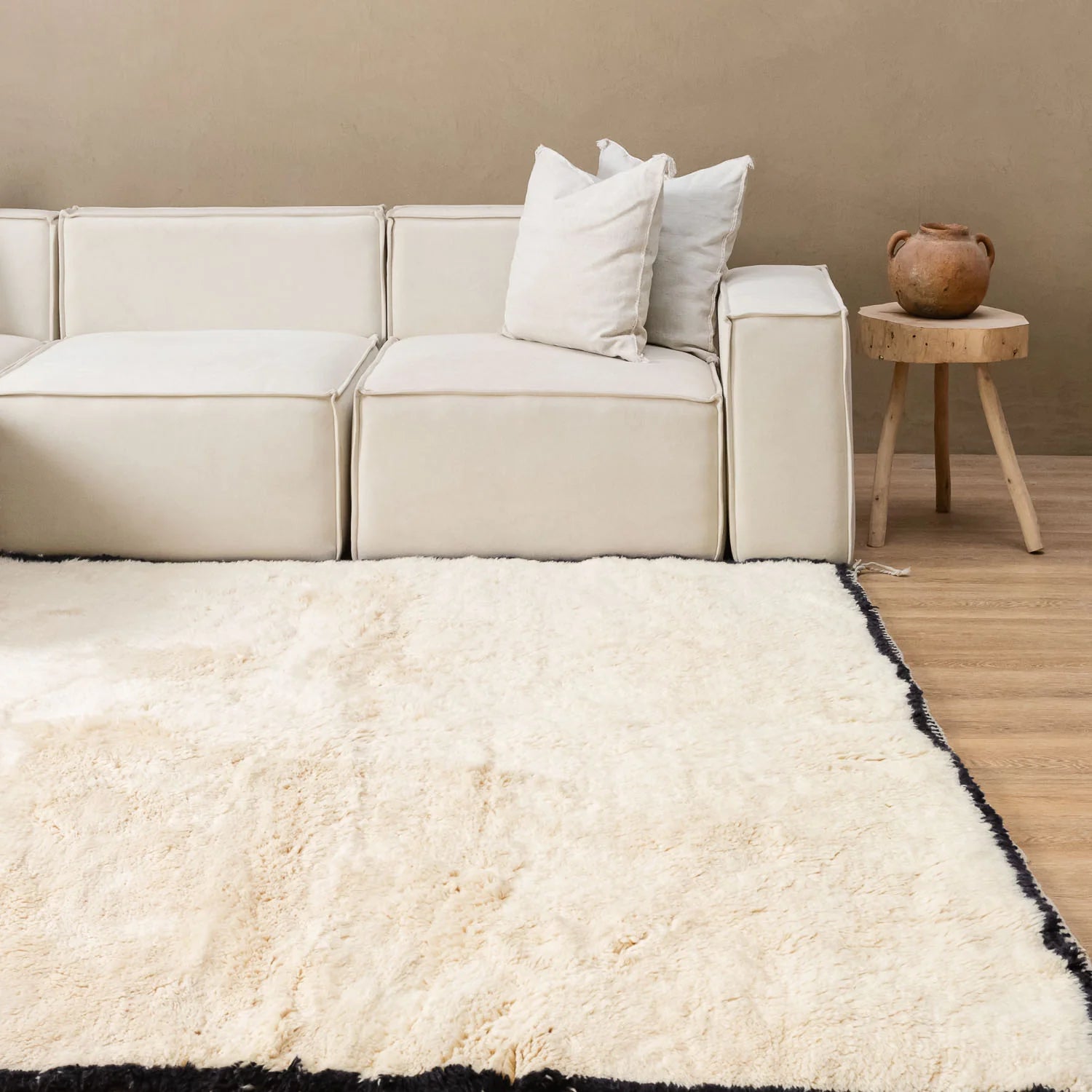 Tapis berbère uni bordure noir - Sur mesure