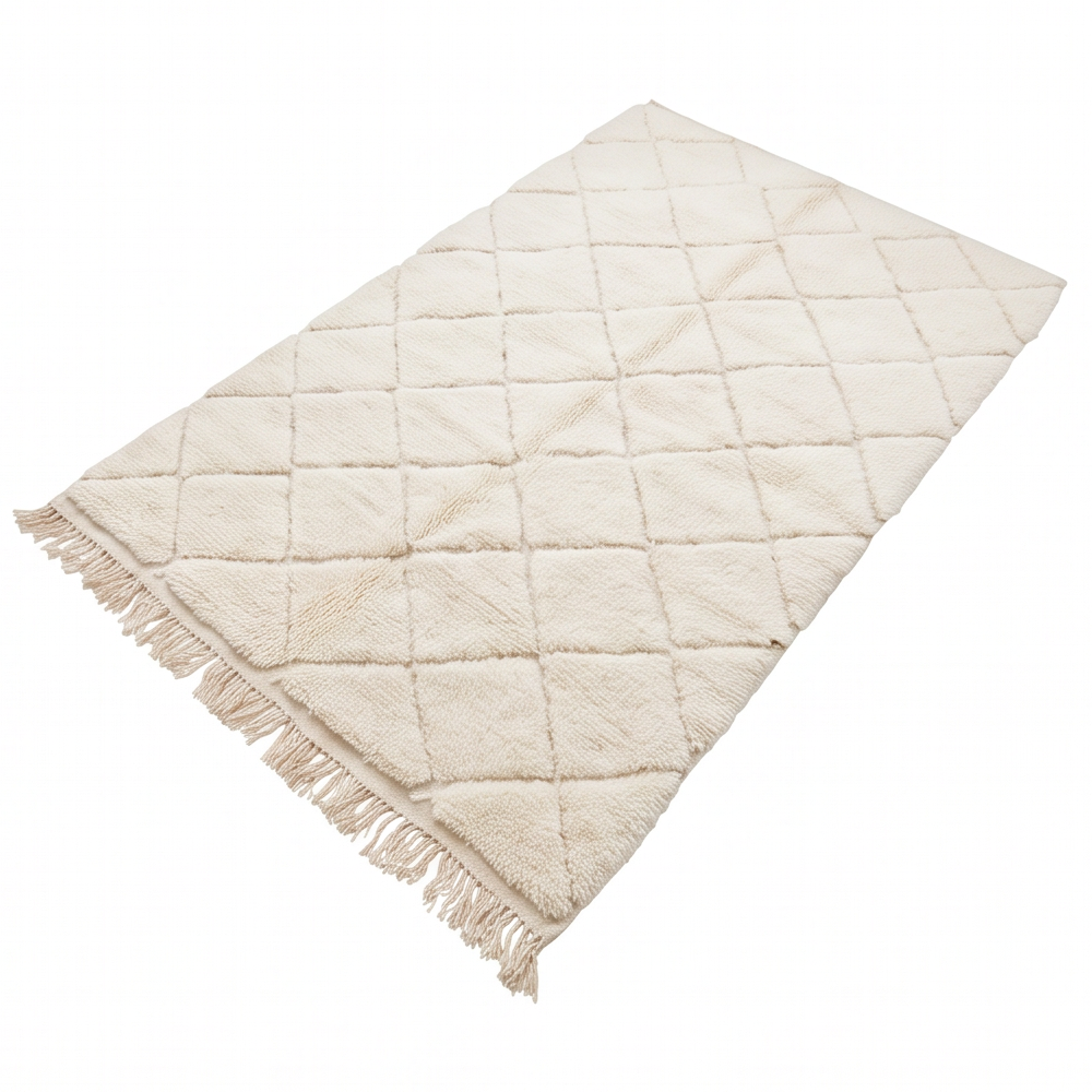 Vue en perspective du tapis Béni Ouarain écru et beige