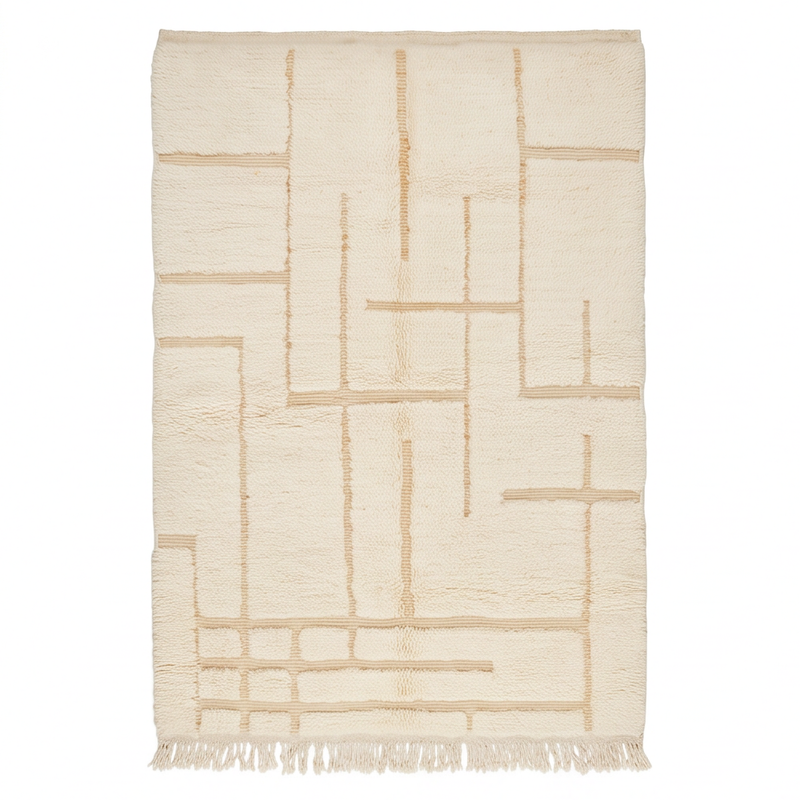 Vue de dessus d’un tapis Béni Ouarain écru à lignes géométriques en relief