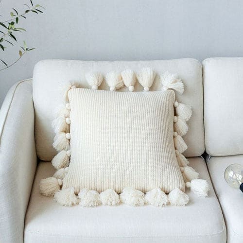 coussin pompon ivoire