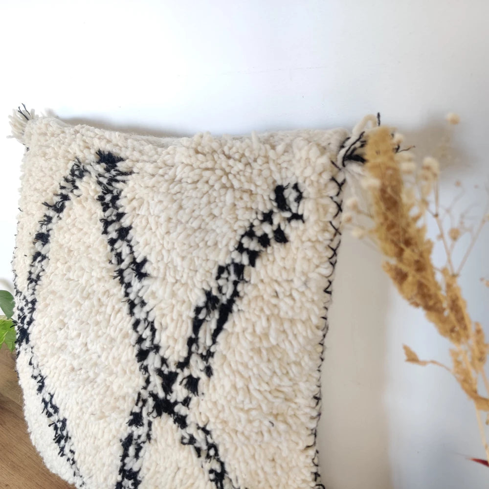 Coussin berbère en laine blanc et noir - MAZIR Décoration