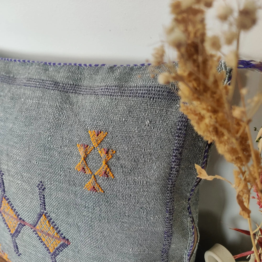 Coussin berbère Gris fer en Soie Végétale