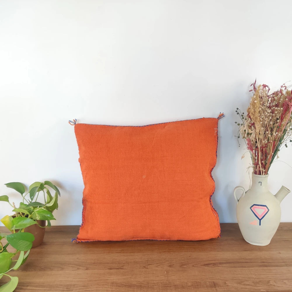 Coussin berbère orange motifs bleus - MAZIR Décoration