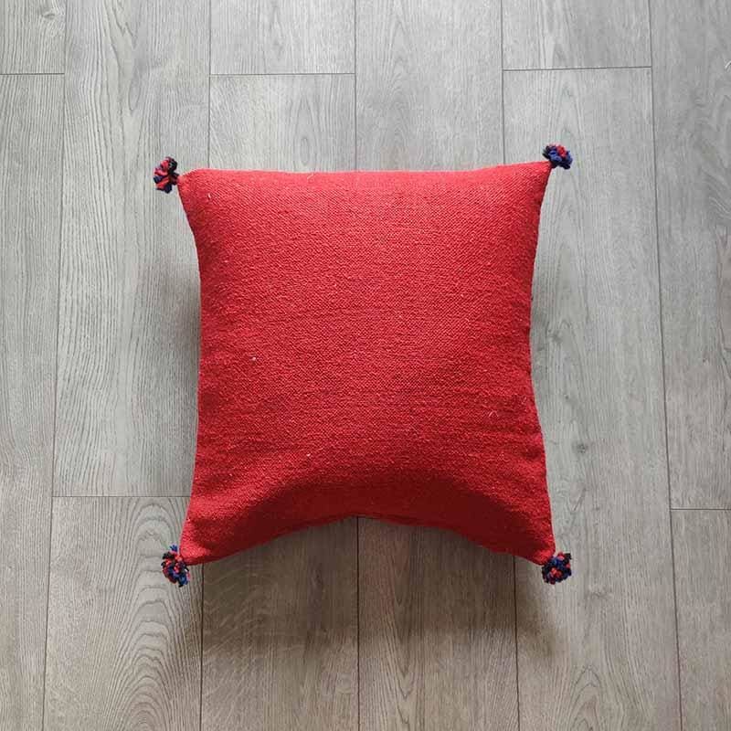 coussin pompon rouge