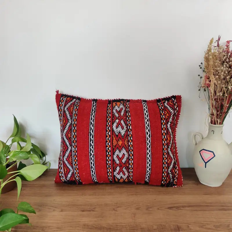 Coussin Kilim ethnique rouge berbère