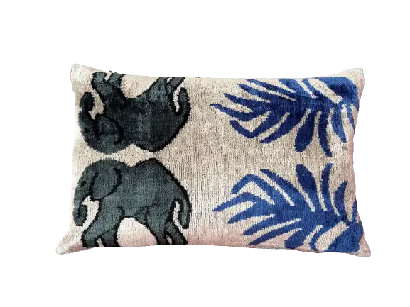 coussin en velour ikat bleu