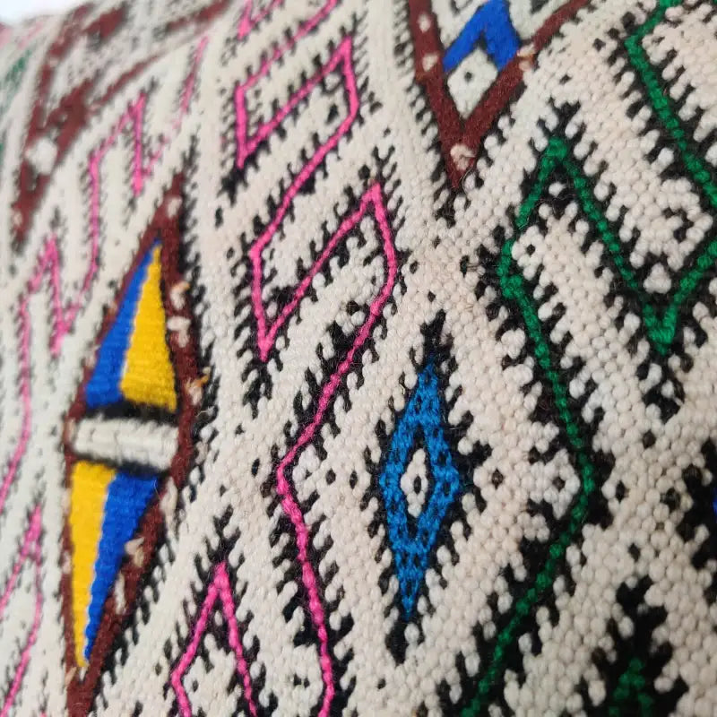 Détail artisanal du Coussin Kilim Blanc Marocain