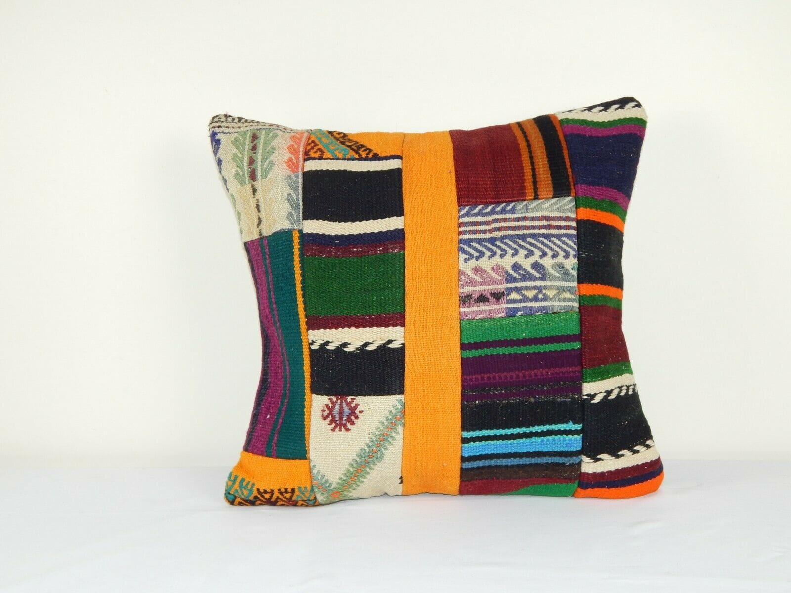 coussin bohème coloré