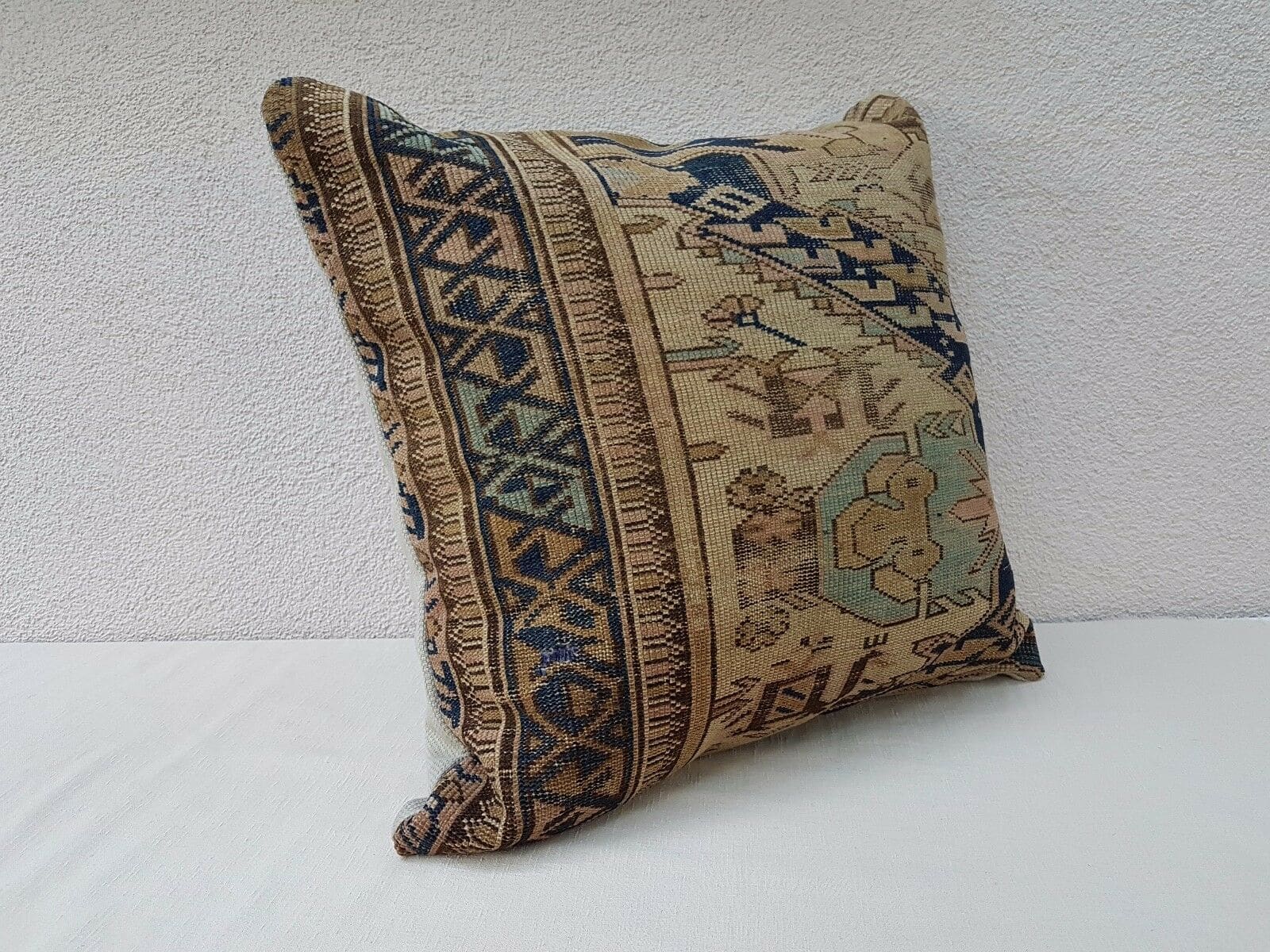 coussin très ancien 