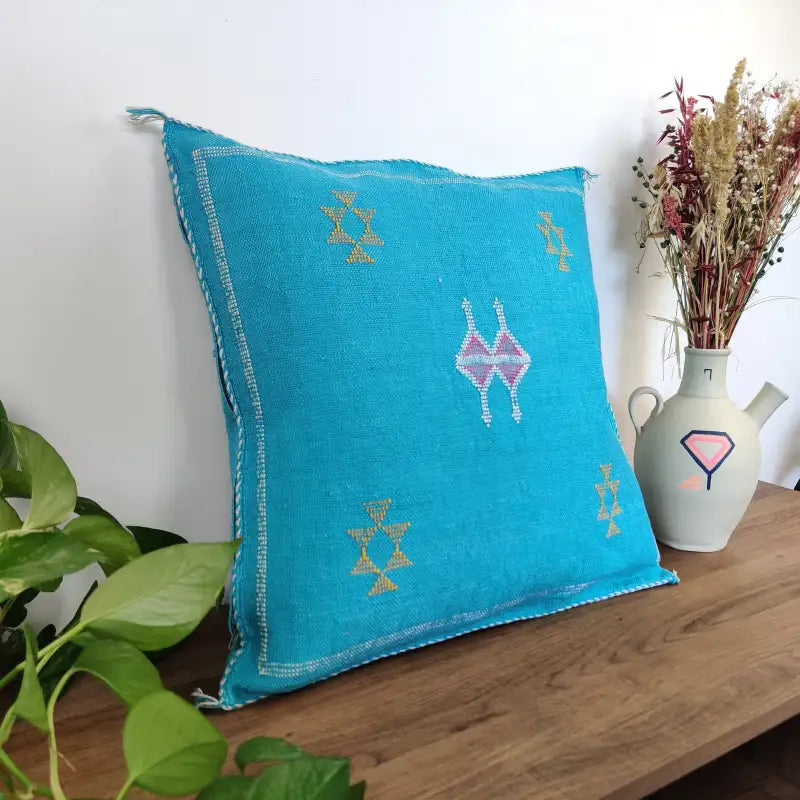 Vue angle 1 du Coussin Marocain Bleu Soie de Cactus
