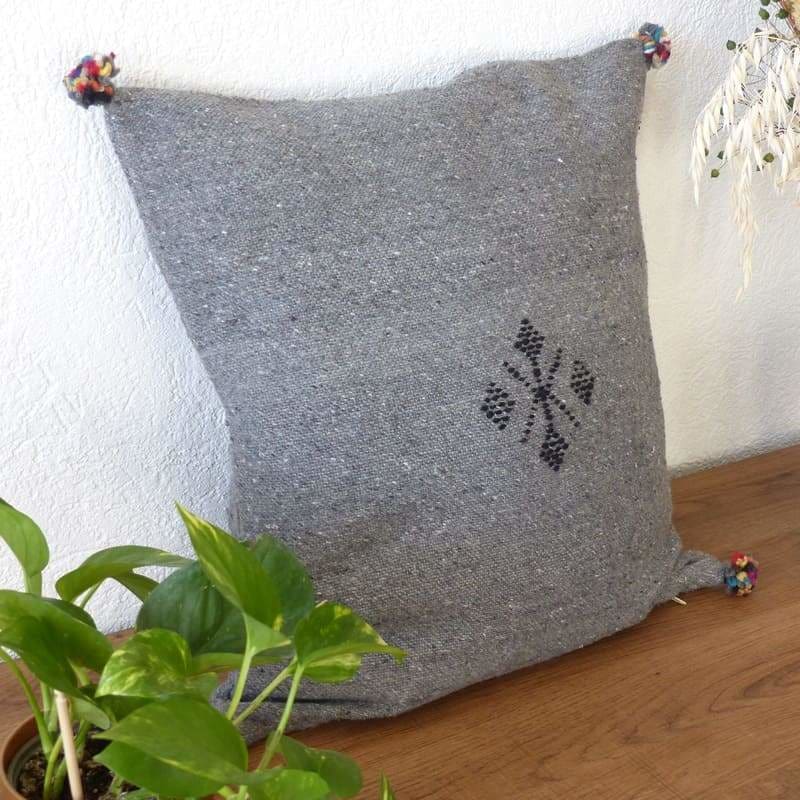 coussin berbere a pompon