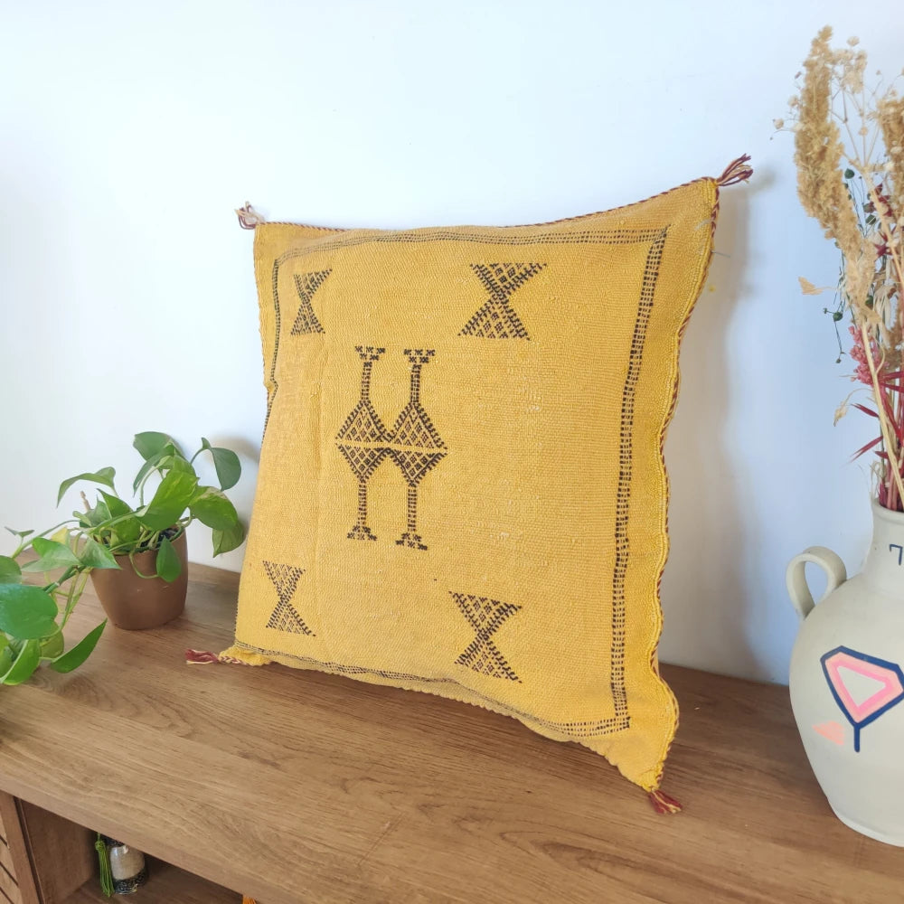 Coussin marocain Jaune en Soie de Cactus - MAZIR Décoration