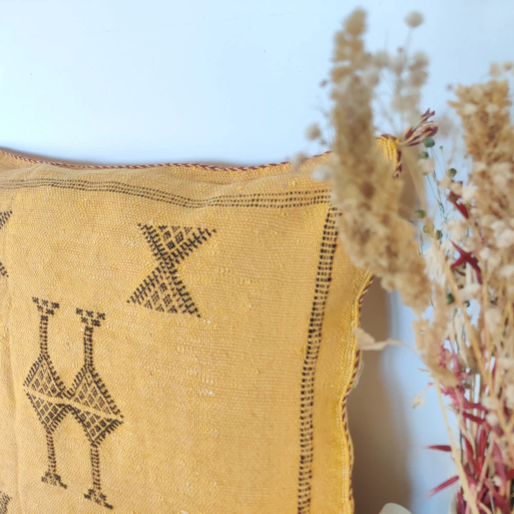 Coussin marocain Jaune en Soie de Cactus - MAZIR Décoration
