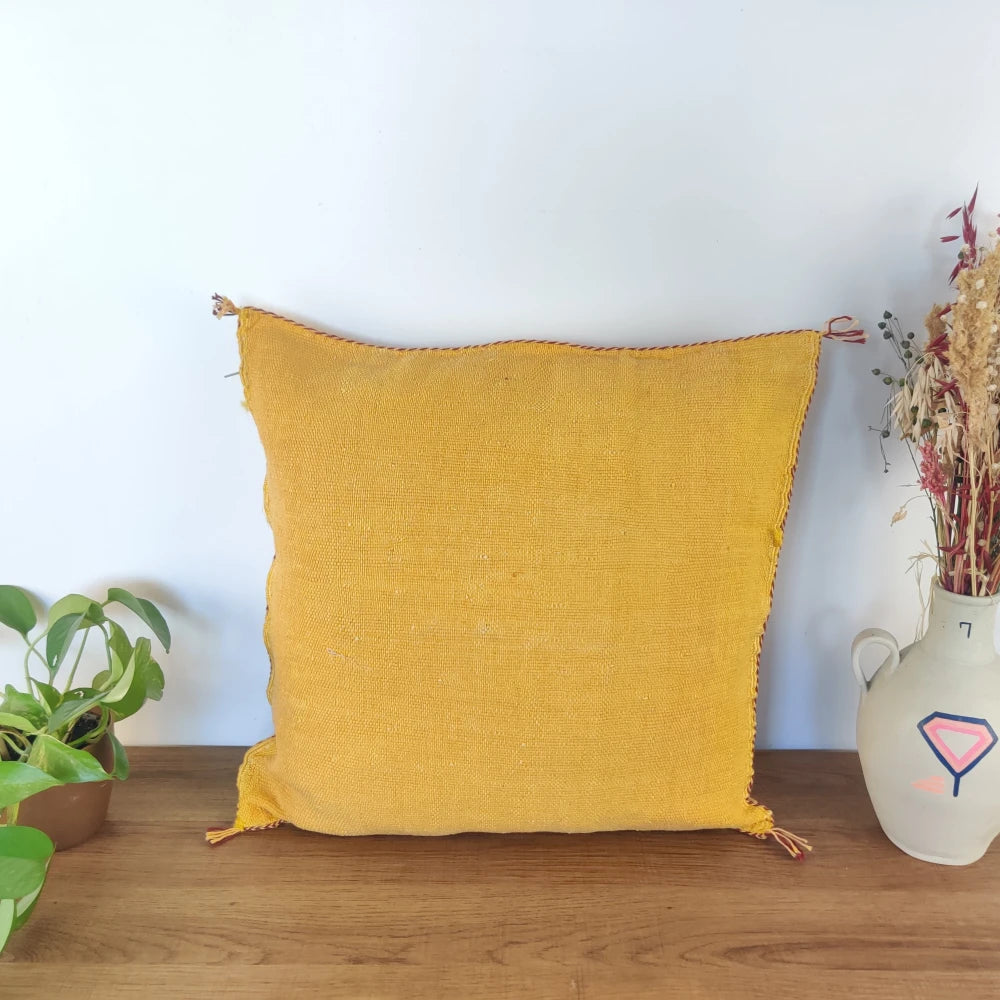 Coussin marocain Jaune en Soie de Cactus - MAZIR Décoration