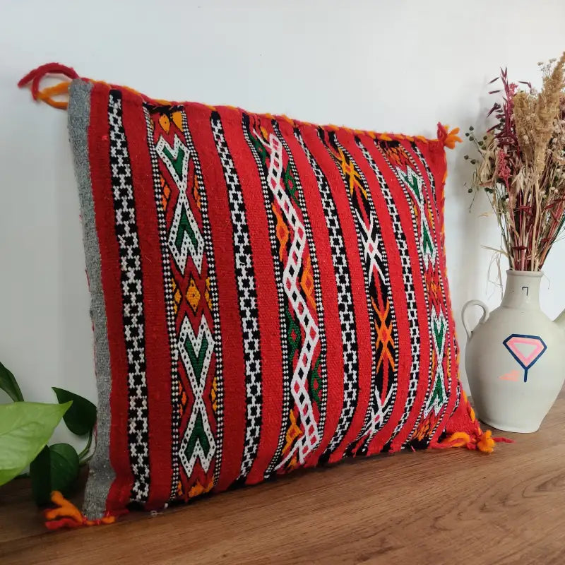 Vue angle 1 du Coussin Marocain Kilim Rouge Motifs Berbères