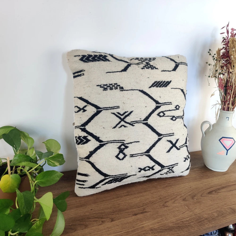 Coussin marocain tribal noir et blanc - MAZIR Décoration