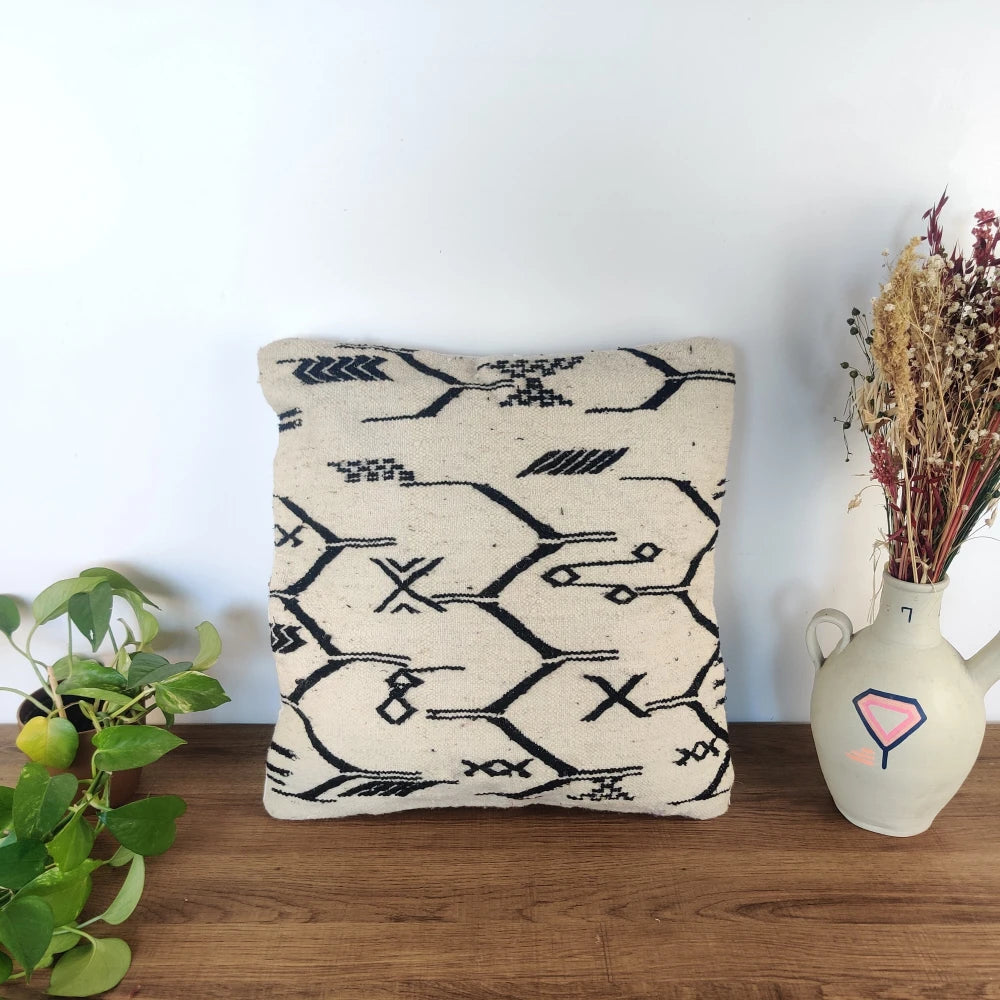 Coussin marocain tribal noir et blanc - MAZIR Décoration