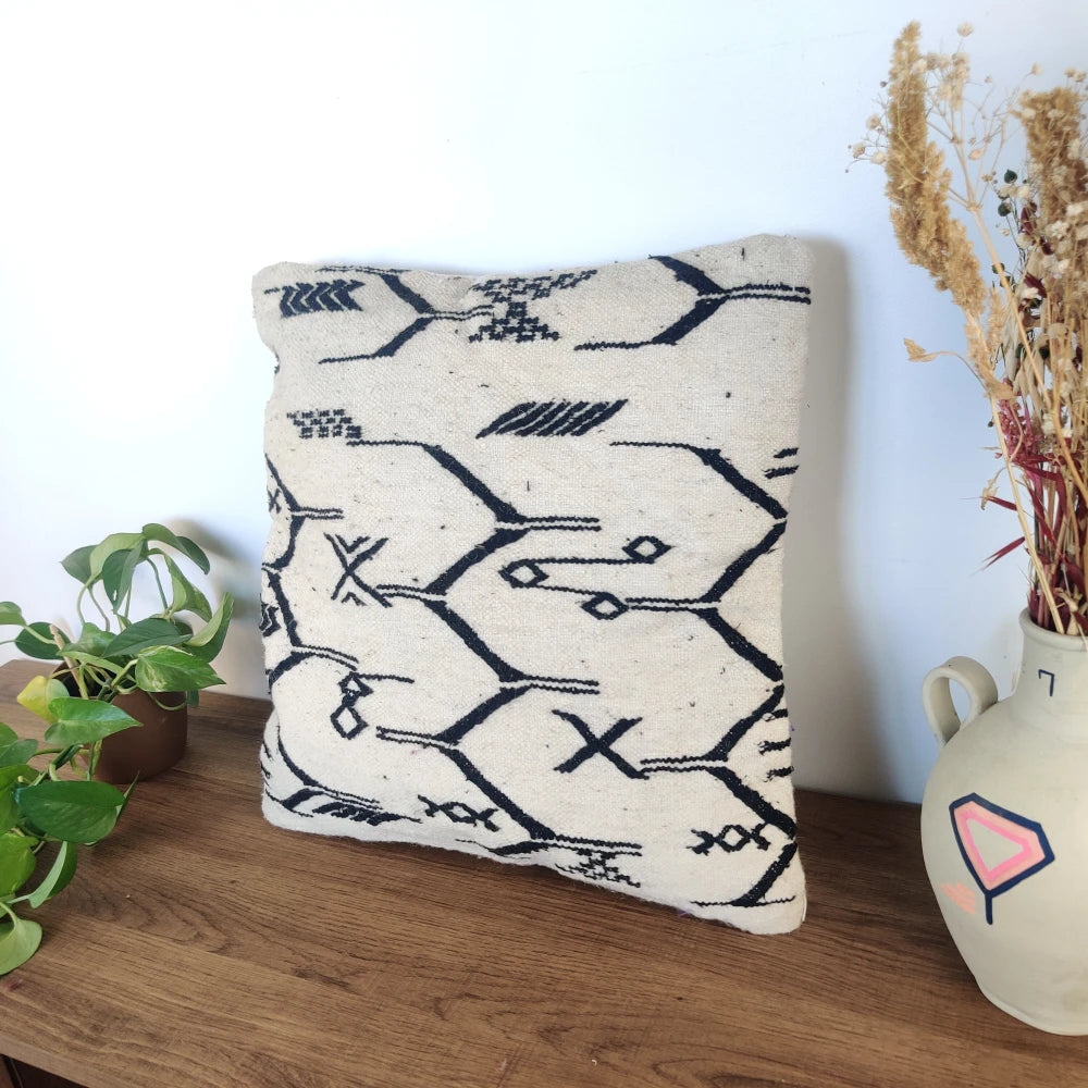 Coussin marocain tribal noir et blanc - MAZIR Décoration