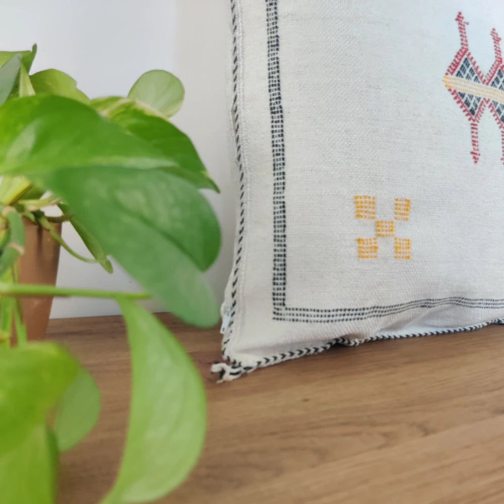 Coussin Sabra blanc berbère en Soie de Cactus - MAZIR Décoration