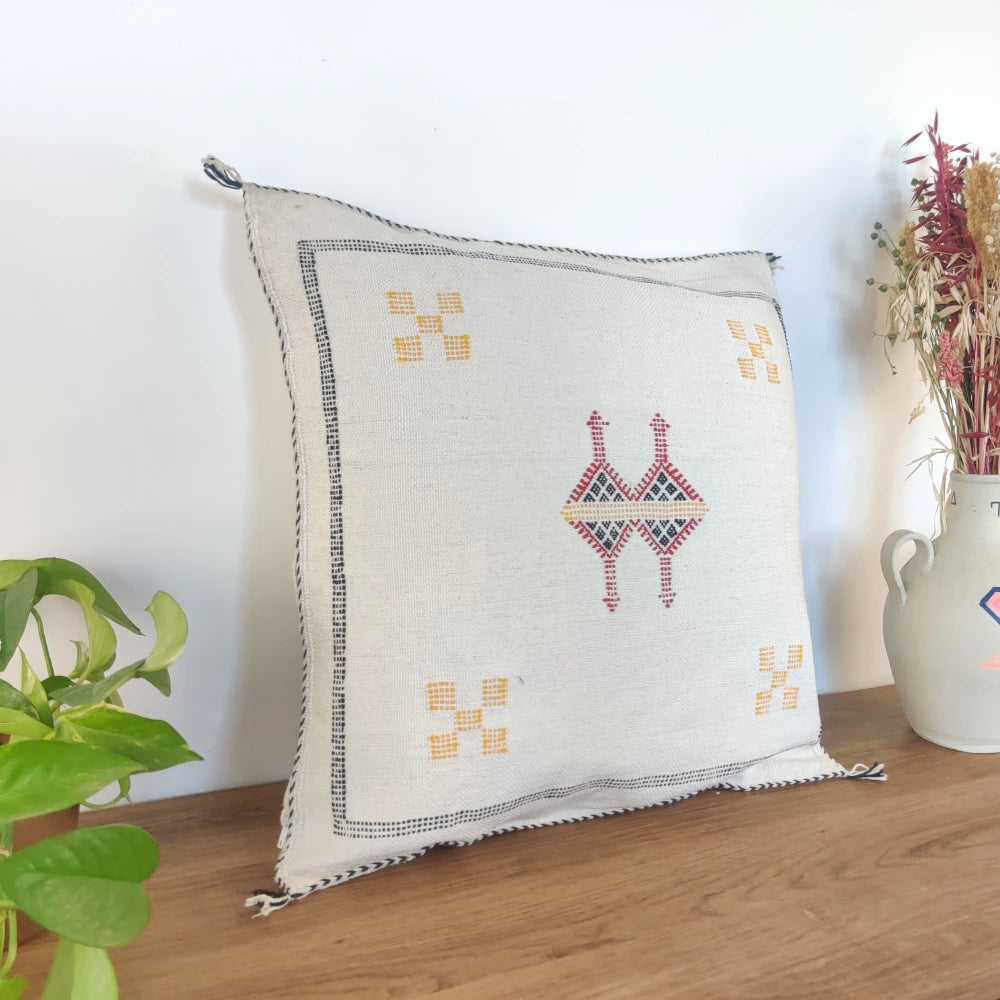 Coussin Sabra blanc berbère en Soie de Cactus - MAZIR Décoration