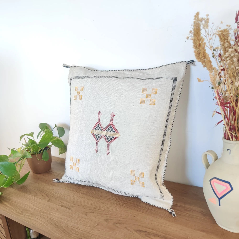Coussin Sabra blanc berbère en Soie de Cactus - MAZIR Décoration