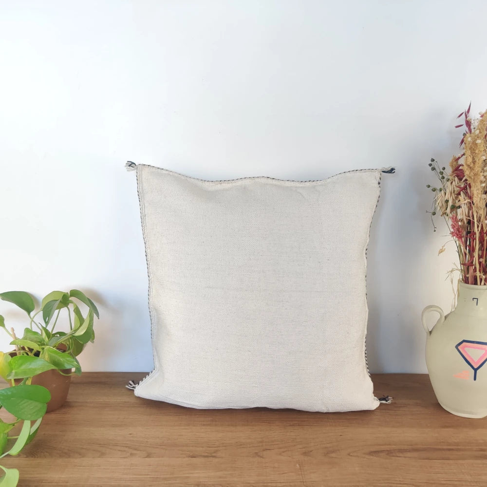 Coussin Sabra blanc berbère en Soie de Cactus - MAZIR Décoration