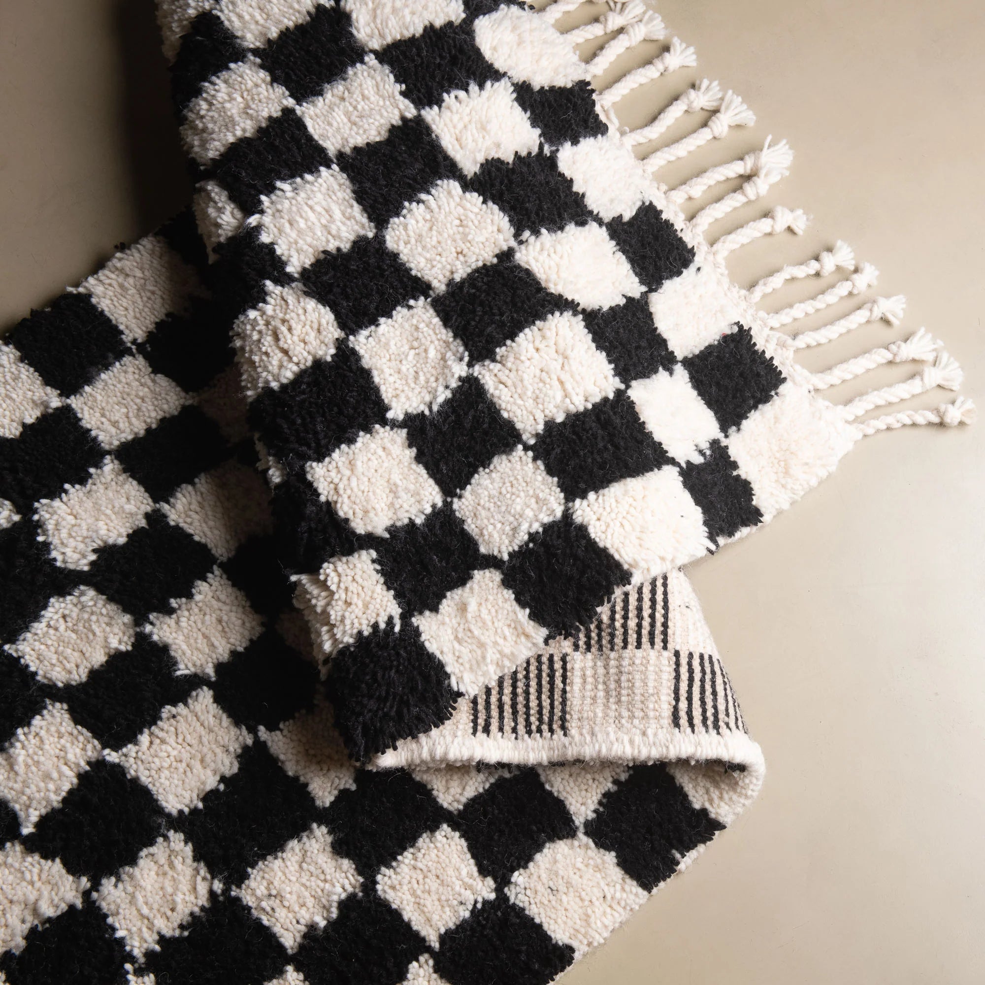 Tapis couloir berbère damier noir - Sur mesure