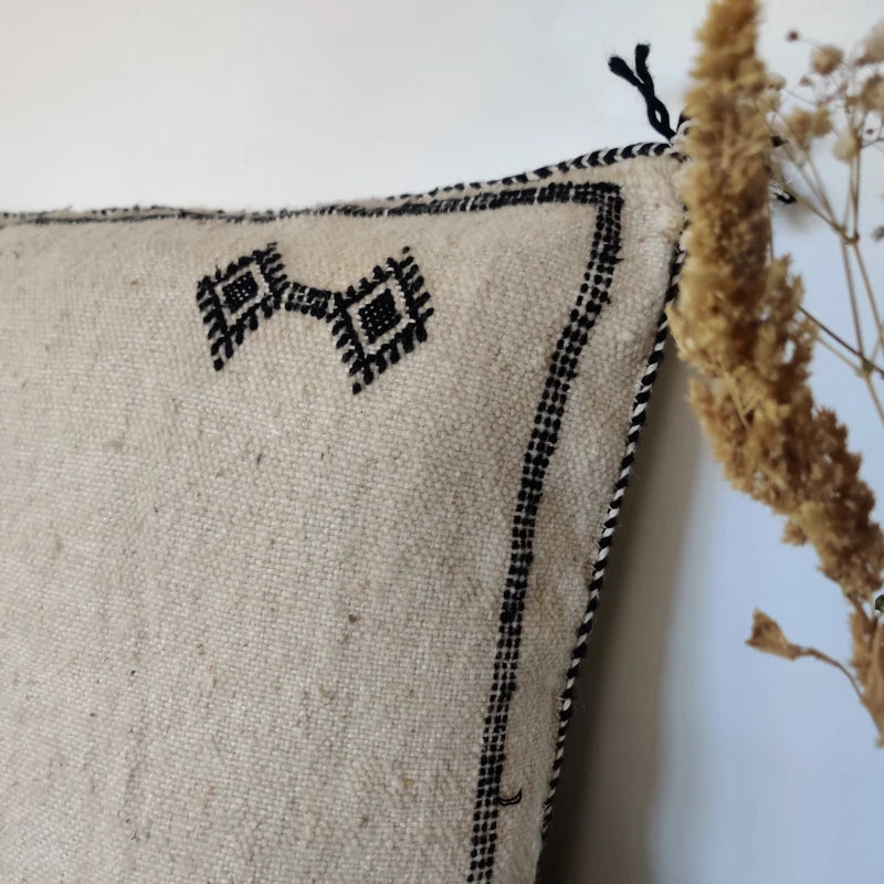 Grand coussin berbère symboles ethniques - Blanc / Kilim -