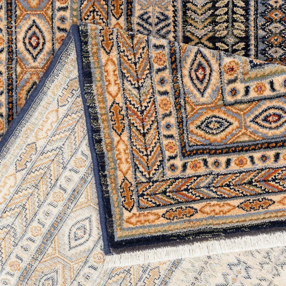 Tapis persan noir antique RAMI