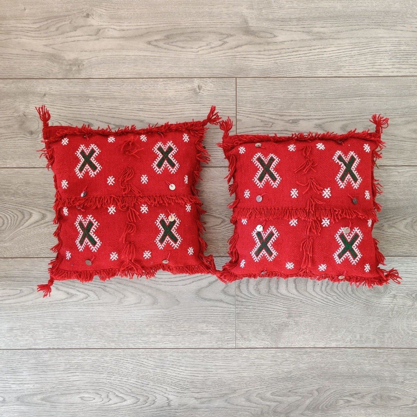 petit coussin rouge fait mains