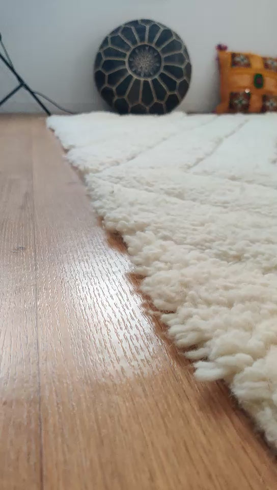 Tapis berbère losanges blancs imbriqués