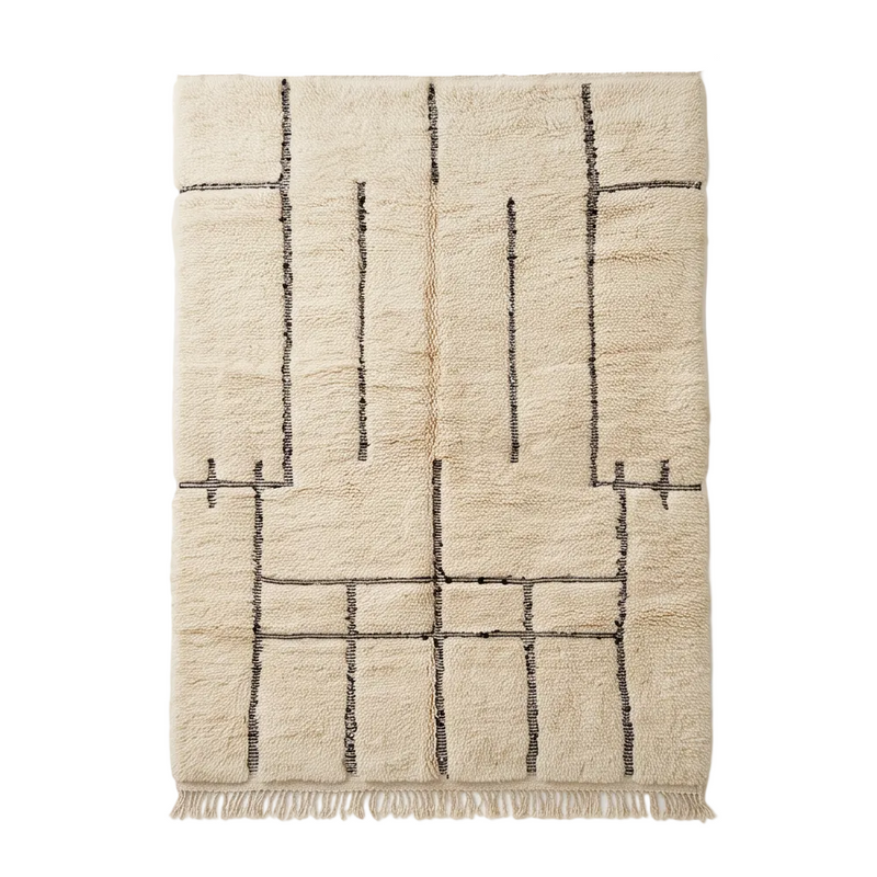 Vue complète du tapis Béni Ouarain écru à lignes graphiques noires 200x300 cm et de ses franges